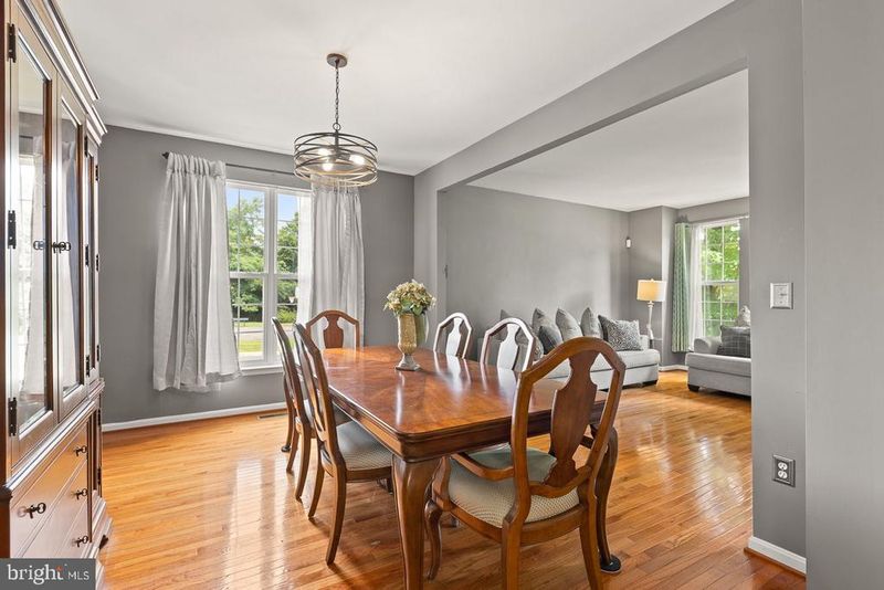 35554 Sarasota St, Round Hill, VA 20141