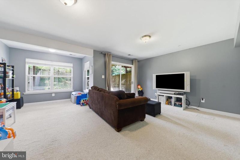 1007 Collindale Ave, Mount Airy, MD 21771