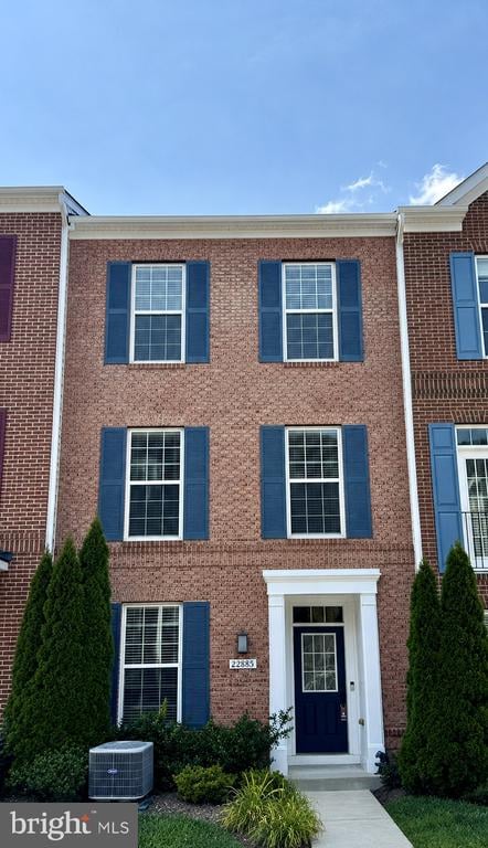22885 Eileen Sq, Sterling, VA 20166