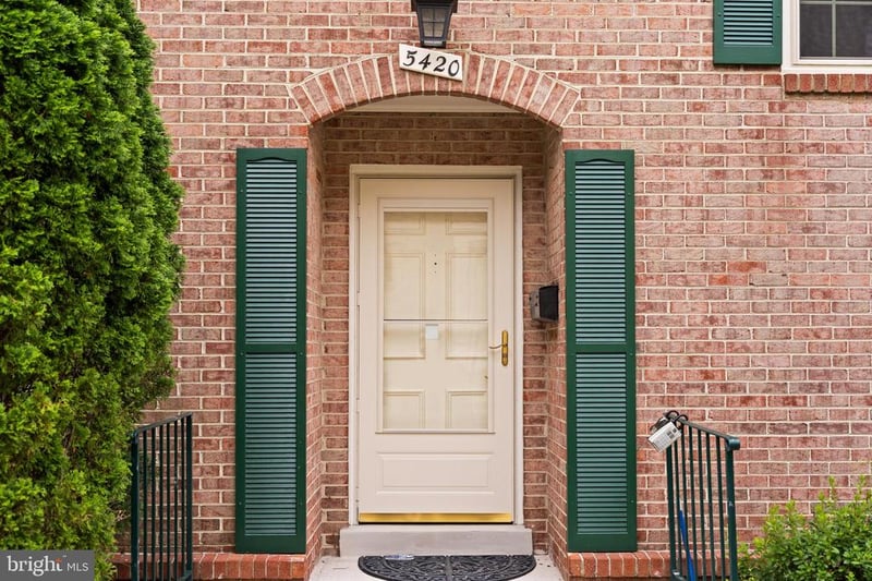 5420 Cabot Ridge Ct, Fairfax, VA 22032