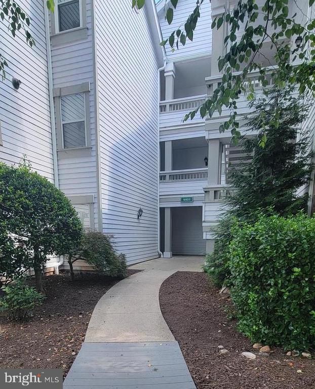 4401 Sedgehurst Dr #303, Fairfax, VA 22033