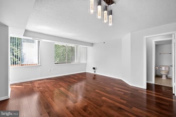 10101 Grosvenor Pl #305, Rockville, MD 20852