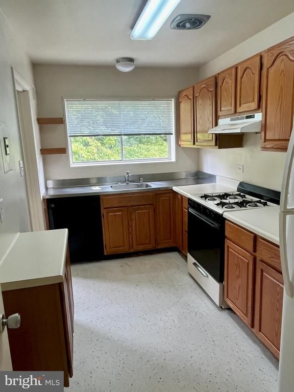 10625 Montrose Ave #204, Bethesda, MD 20814