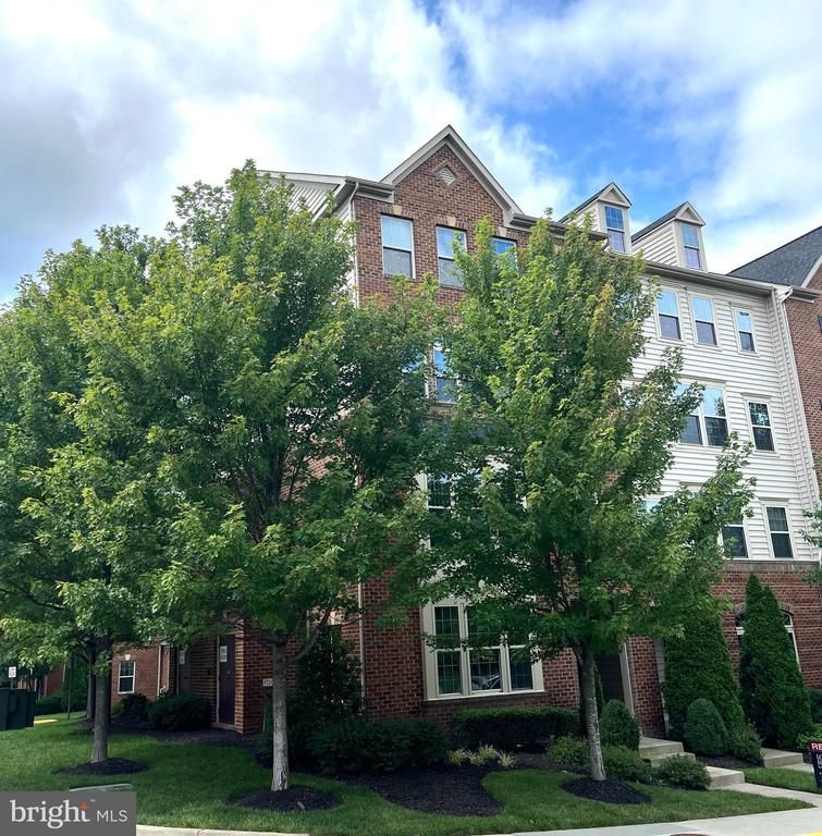 42101 Piebald Sq, Aldie, VA 20105
