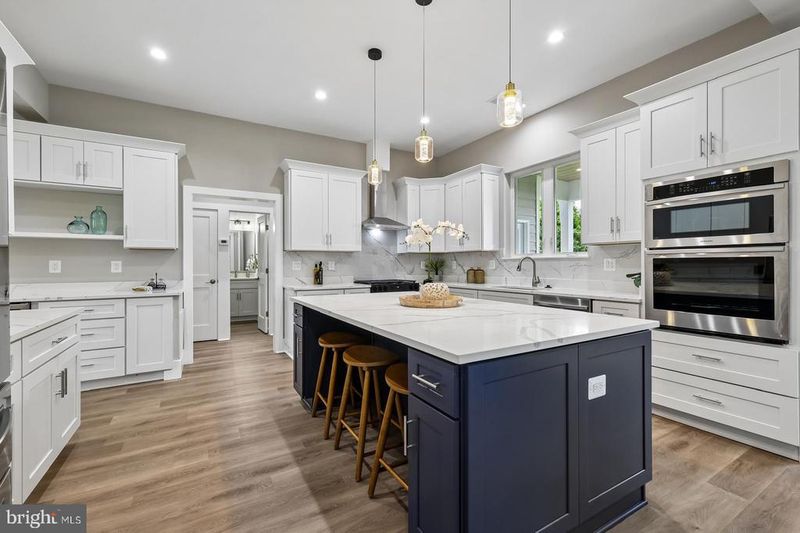 735 N George Mason Dr, Arlington, VA 22203
