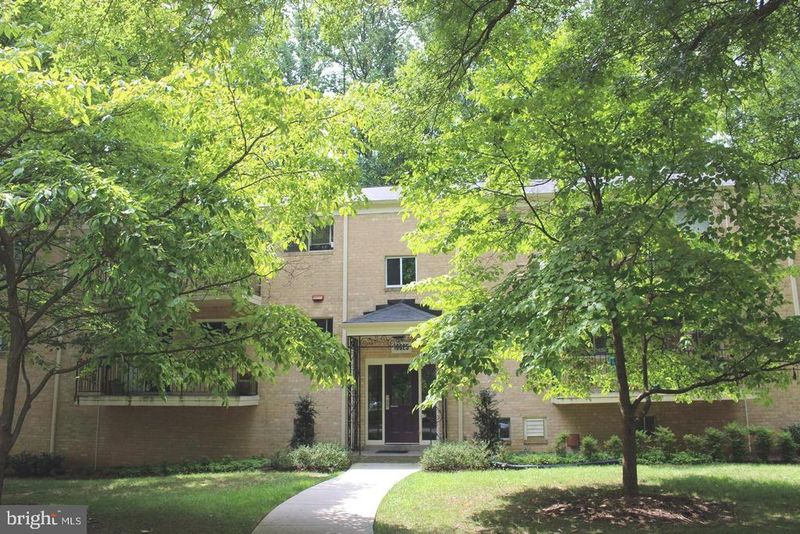 10625 Montrose Ave #204, Bethesda, MD 20814