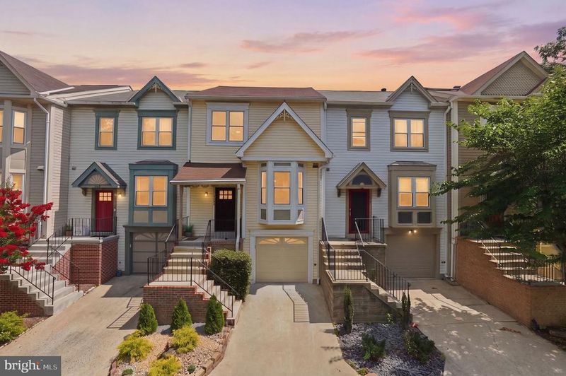 2846 Schoolhouse Cir, Silver Spring, MD 20902