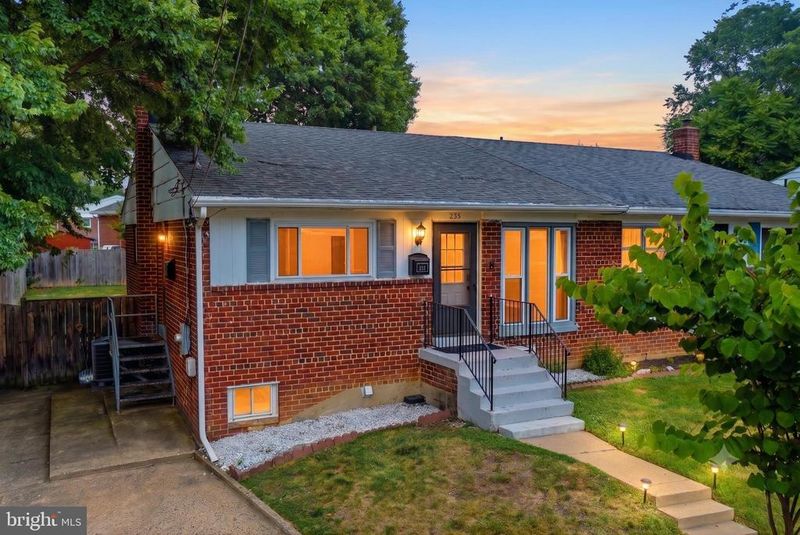 235 S Jenkins St, Alexandria, VA 22304