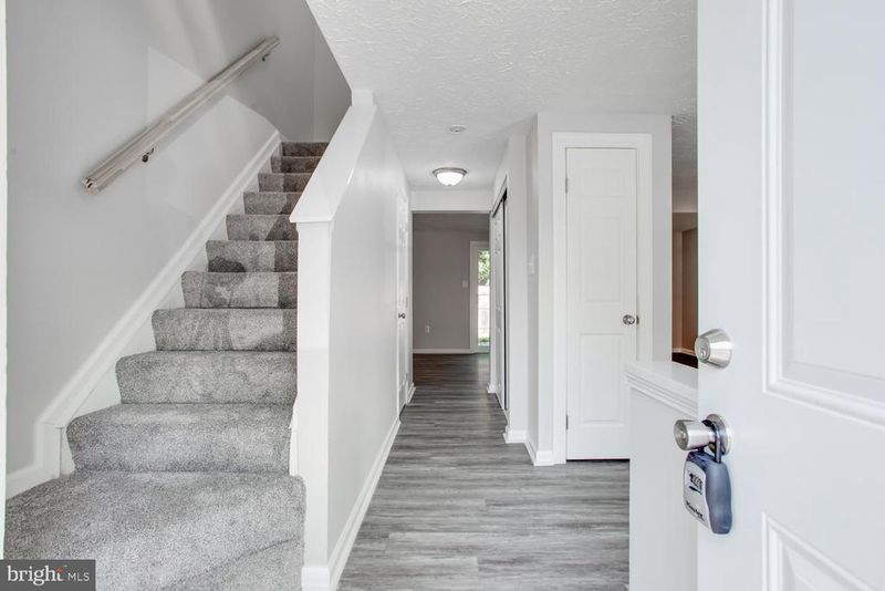 1557 Pin Oak Dr, Waldorf, MD 20601