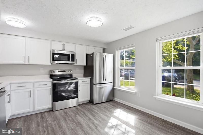 1557 Pin Oak Dr, Waldorf, MD 20601