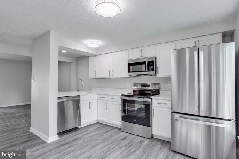 1557 Pin Oak Dr, Waldorf, MD 20601