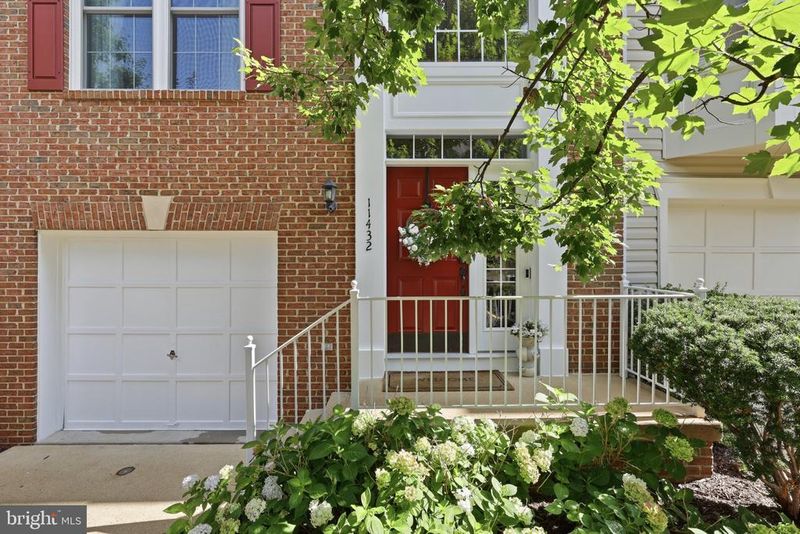 11432 Tiger Lily Ln, Fairfax, VA 22030