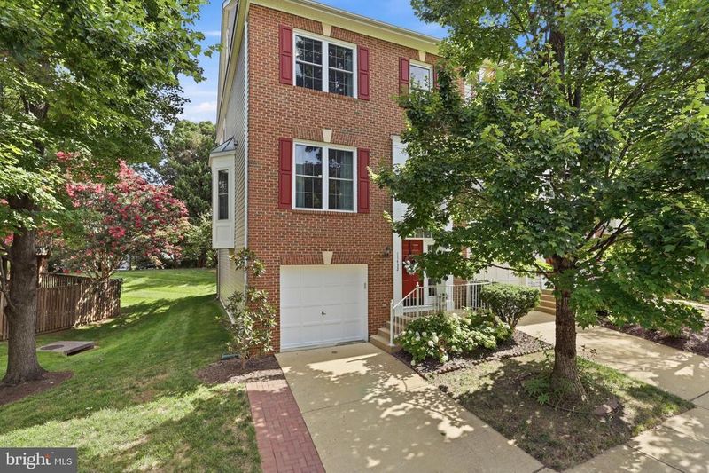 11432 Tiger Lily Ln, Fairfax, VA 22030