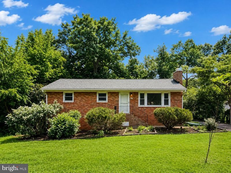 8413 Rugby Rd, Manassas, VA 20111