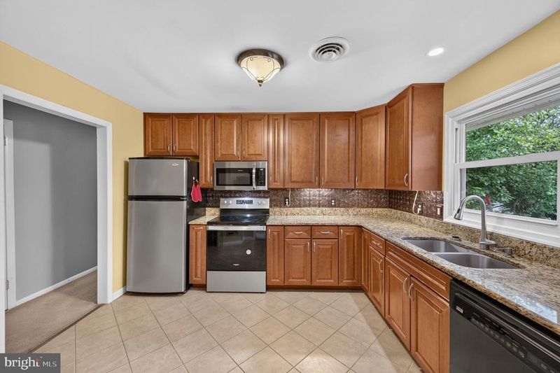 214 Glade Blvd, Walkersville, MD 21793