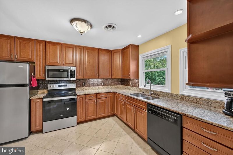 214 Glade Blvd, Walkersville, MD 21793