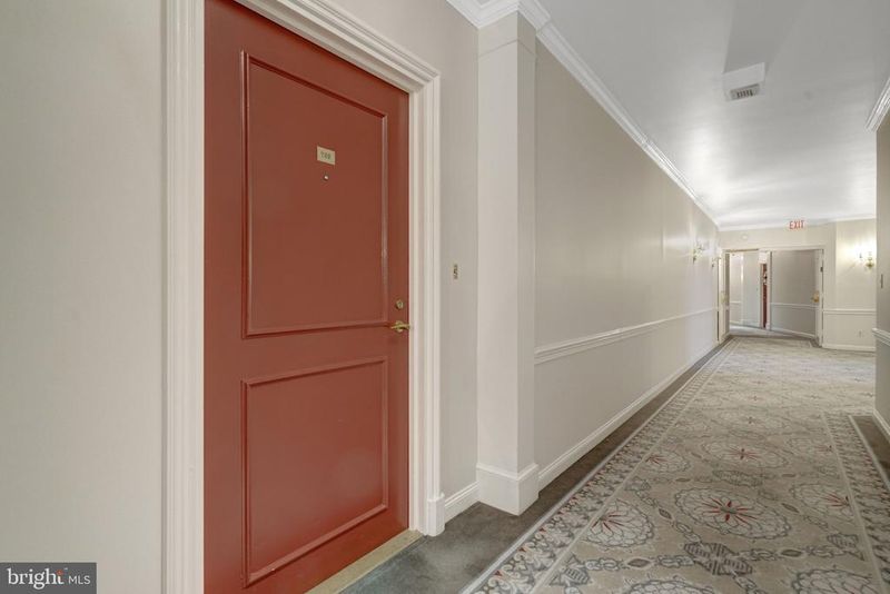 1250 S Washington St #703, Alexandria, VA 22314