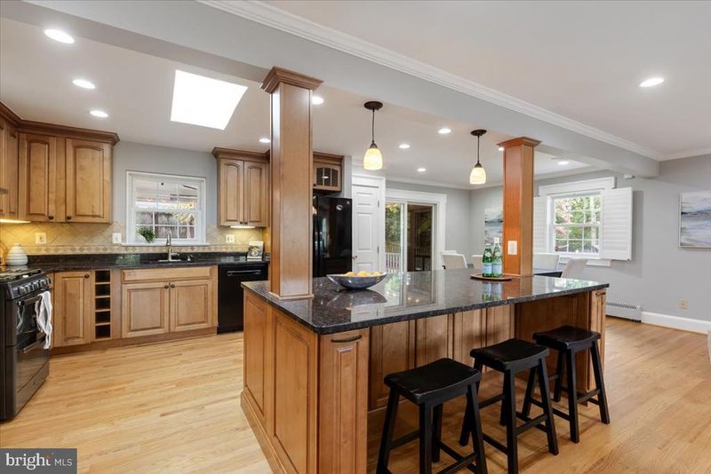 6163 Kellogg Dr, Mclean, VA 22101