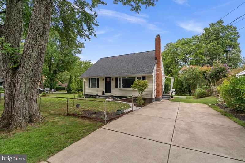 1400 Bernerd Pl, Rockville, MD 20851