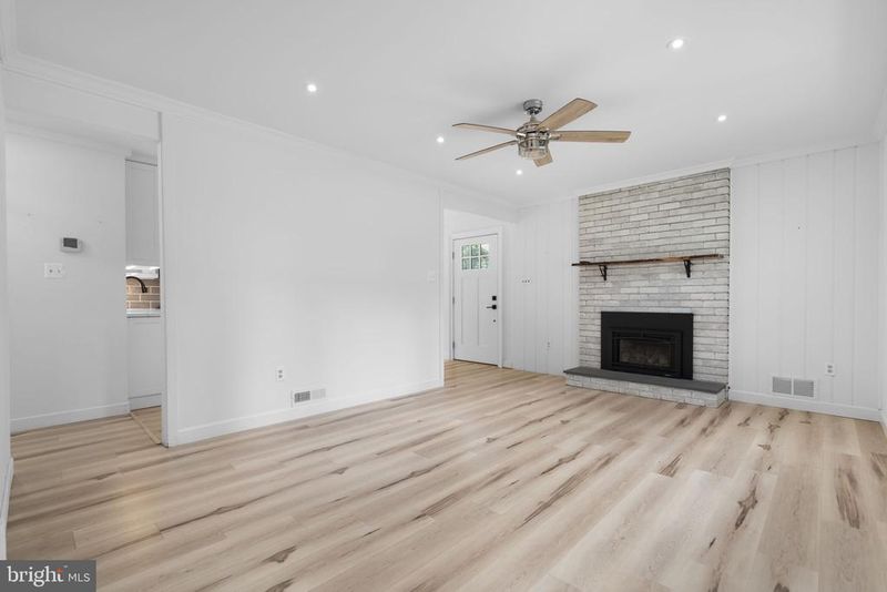 1400 Bernerd Pl, Rockville, MD 20851