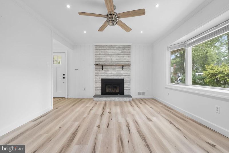 1400 Bernerd Pl, Rockville, MD 20851