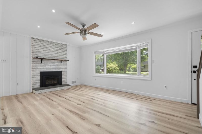 1400 Bernerd Pl, Rockville, MD 20851