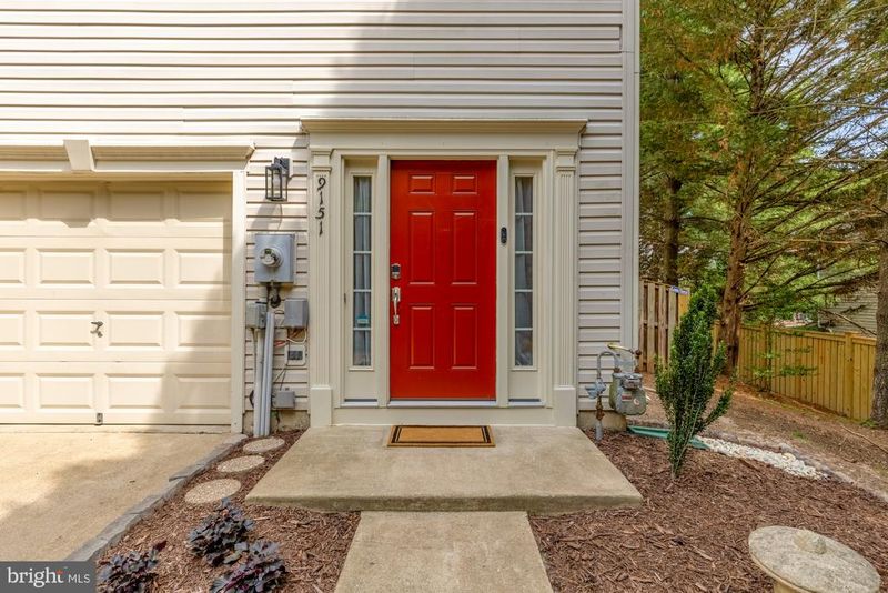 9151 Silvershadow Ct, Lorton, VA 22079