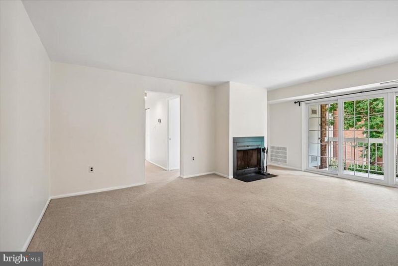 1935 Wilson Ln #304, Mclean, VA 22102