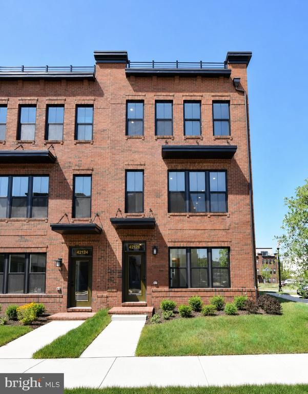 42126 Hazel Grove Ter, Brambleton, VA 20148
