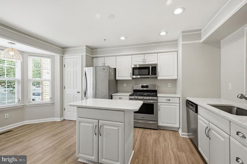 6436 Frothingham Ct, Elkridge, MD 21075