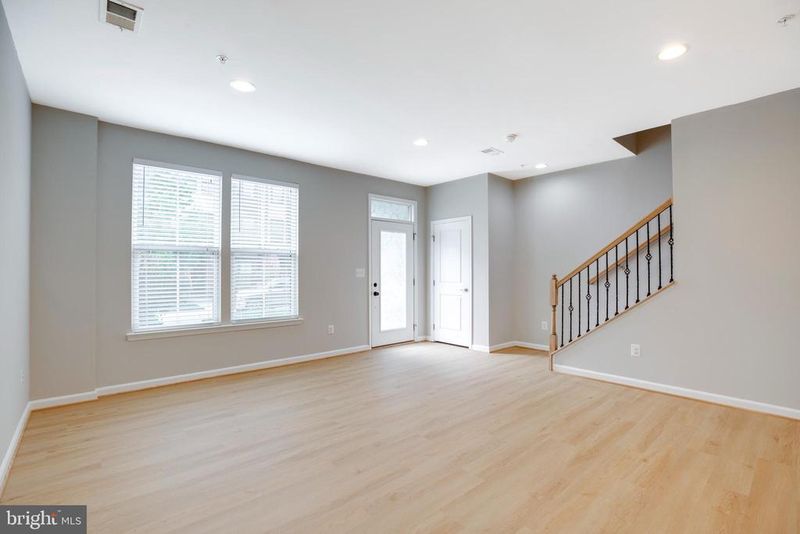 43306 John Michael Ter, Ashburn, VA 20148