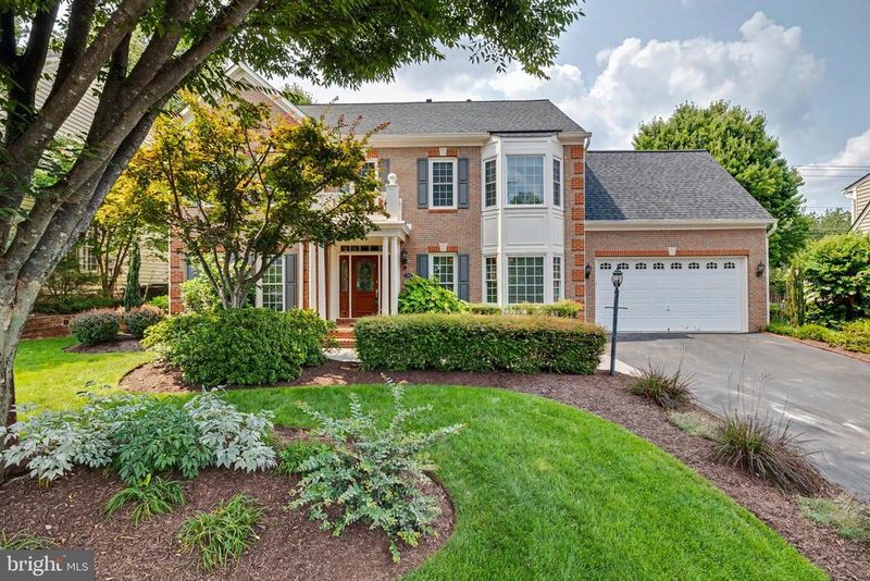 12916 Hedgetop Dr, Herndon, VA 20171