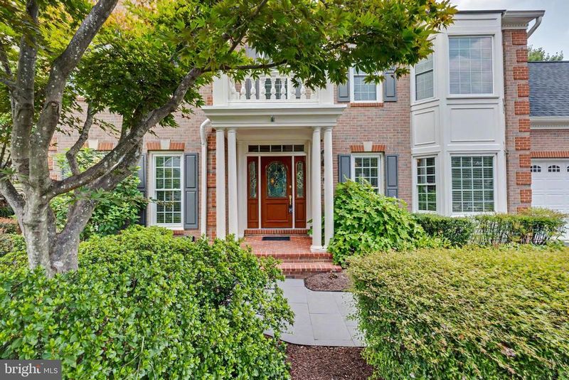 12916 Hedgetop Dr, Herndon, VA 20171