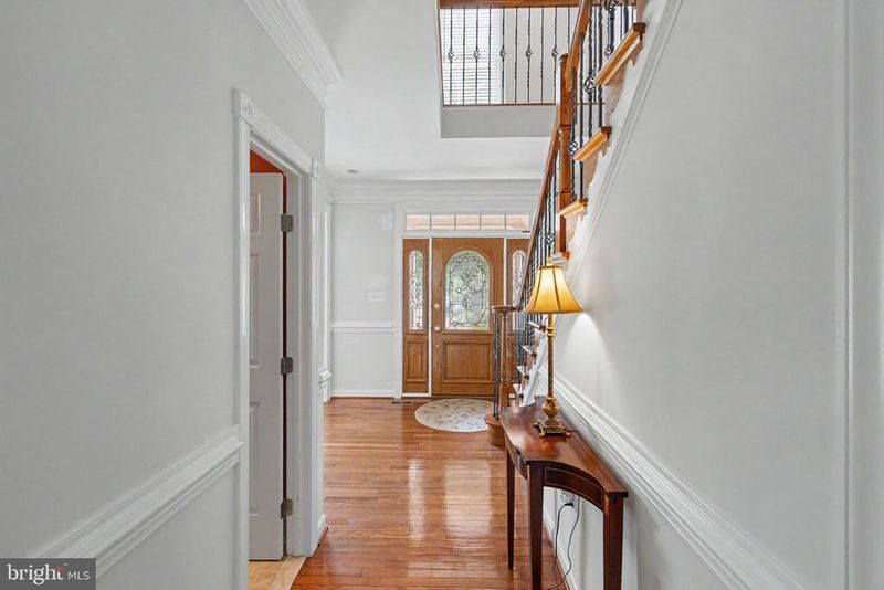 12916 Hedgetop Dr, Herndon, VA 20171