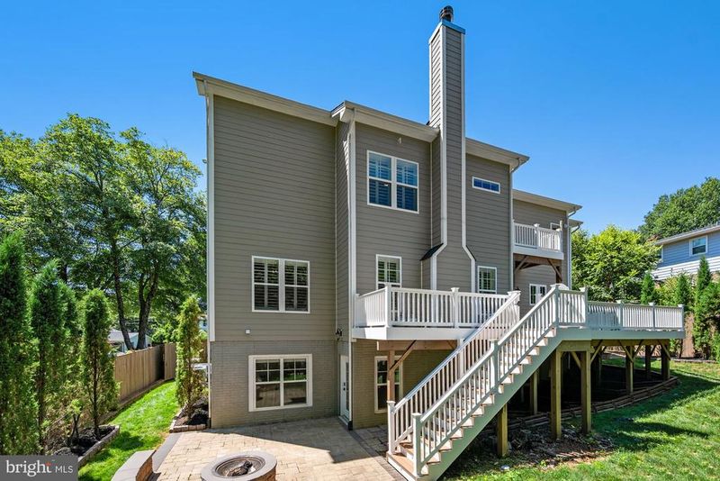 8404 Stonewall Dr, Vienna, VA 22180