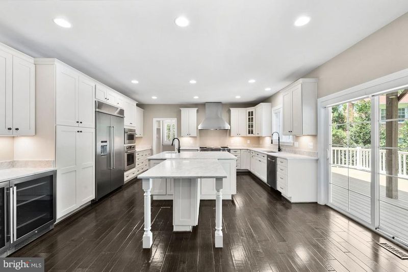 8404 Stonewall Dr, Vienna, VA 22180