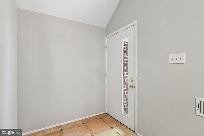 8946 Skyrock Ct, Columbia, MD 21046