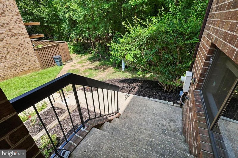 8946 Skyrock Ct, Columbia, MD 21046