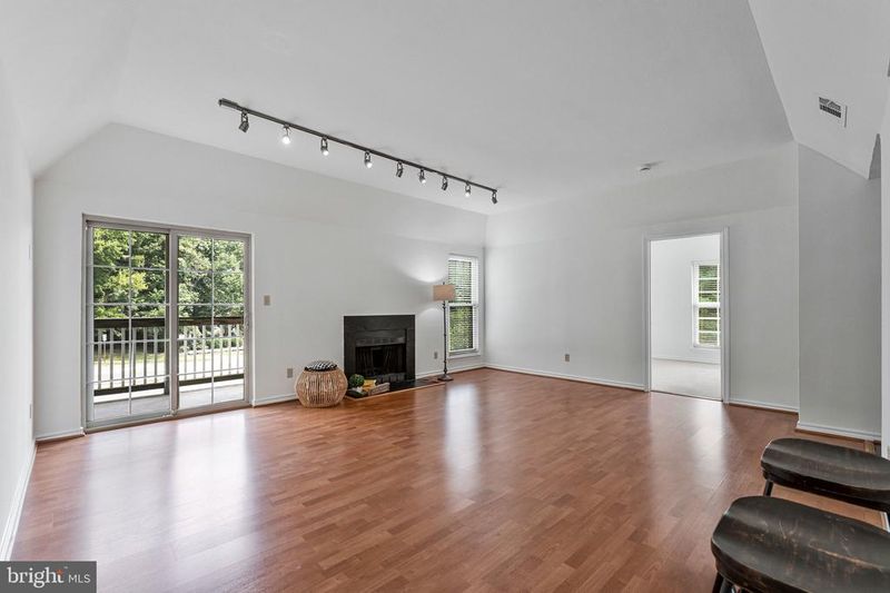 12165 Penderview Ter #1028, Fairfax, VA 22033