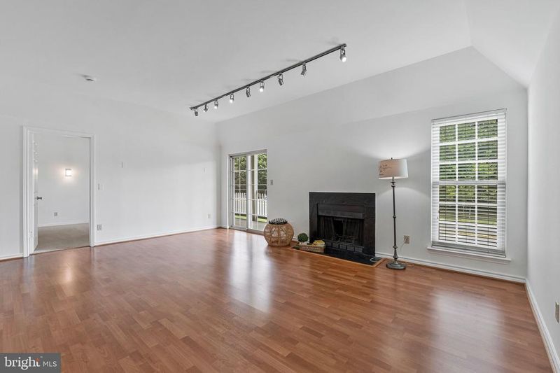 12165 Penderview Ter #1028, Fairfax, VA 22033