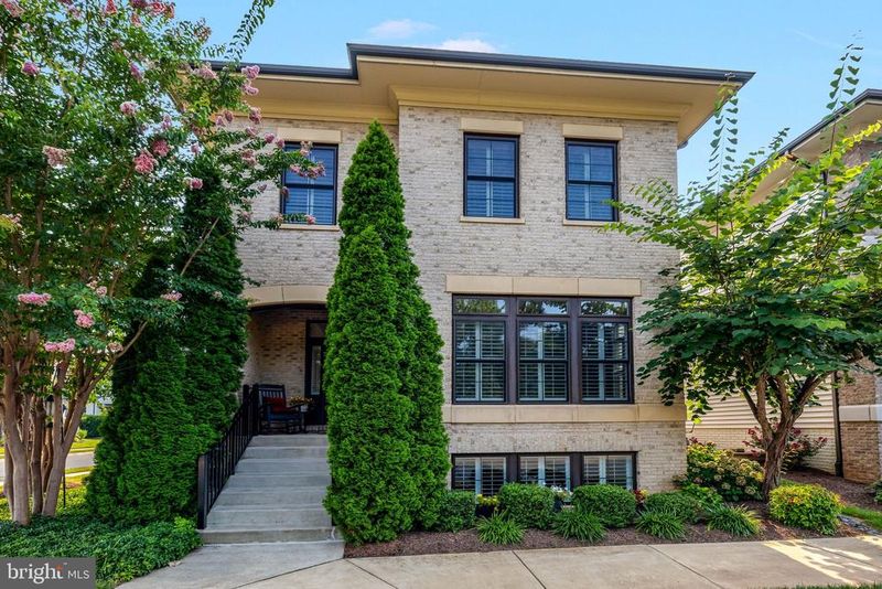 20405 Savin Hill Dr, Ashburn, VA 20147