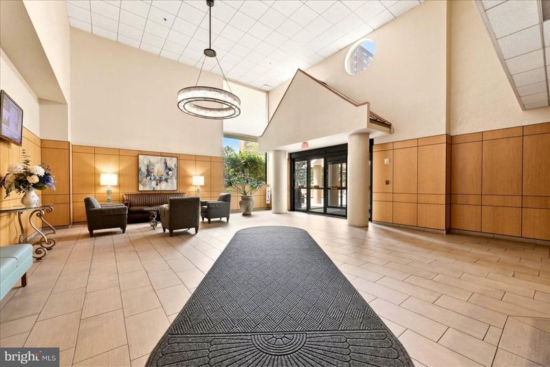 1211 S Eads St S #305, Arlington, VA 22202