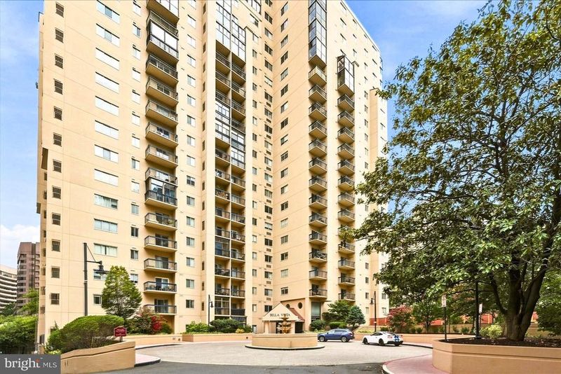 1211 S Eads St S #305, Arlington, VA 22202