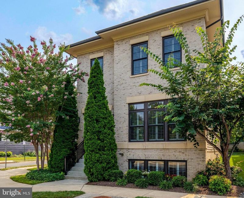 20405 Savin Hill Dr, Ashburn, VA 20147