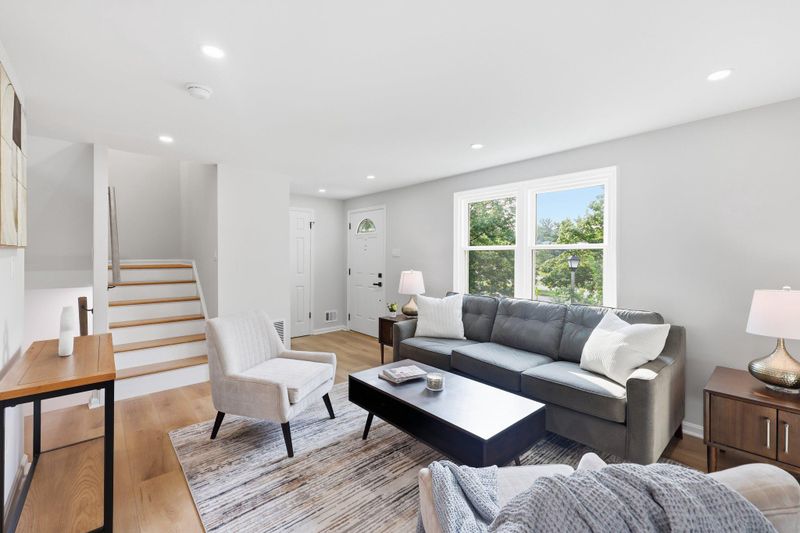 3168 Ellenwood Dr, Fairfax, VA 22031