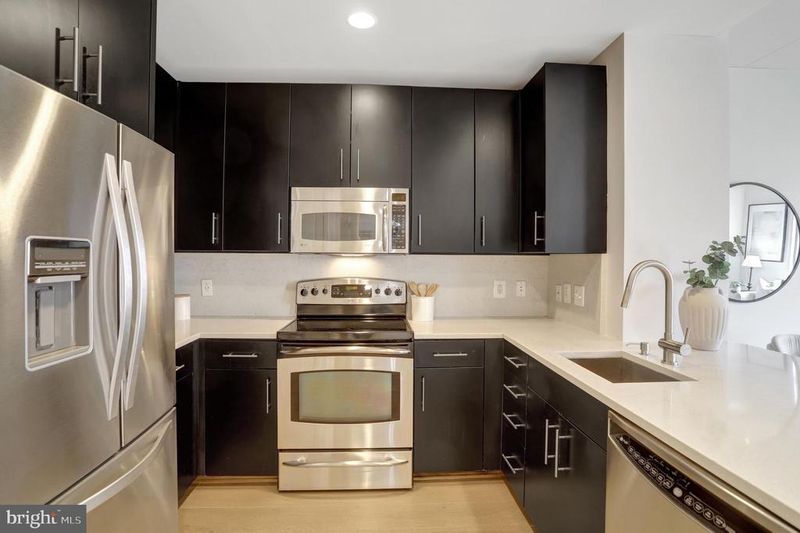 520 John Carlyle St #320, Alexandria, VA 22314