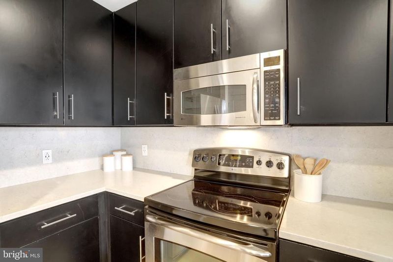 520 John Carlyle St #320, Alexandria, VA 22314