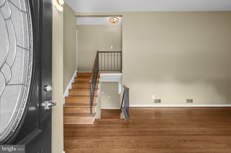 4216 Sideburn Rd, Fairfax, VA 22030