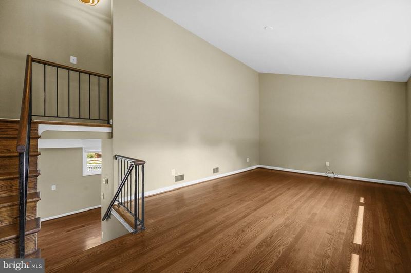 4216 Sideburn Rd, Fairfax, VA 22030