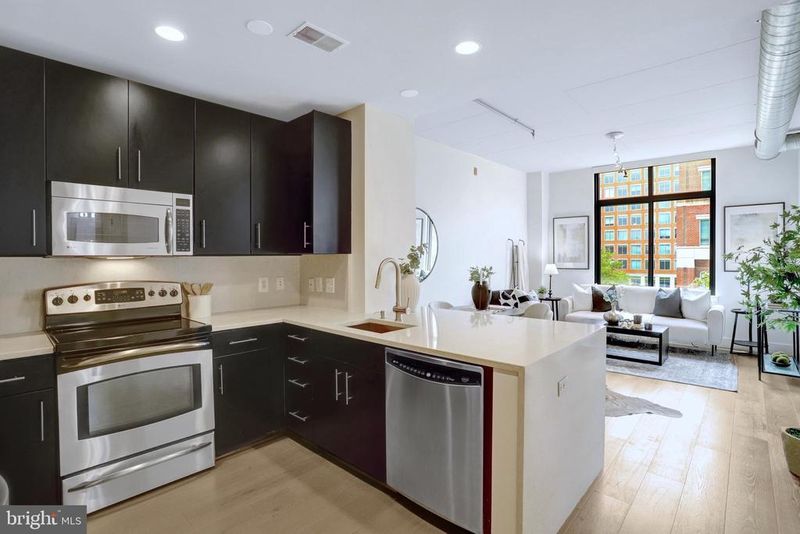 520 John Carlyle St #320, Alexandria, VA 22314